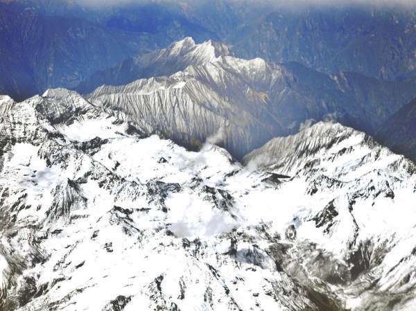 喜马拉雅山南麓,平均海拔5500米.