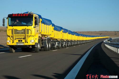 世界上最长的卡车法国问世拥有42节拖车